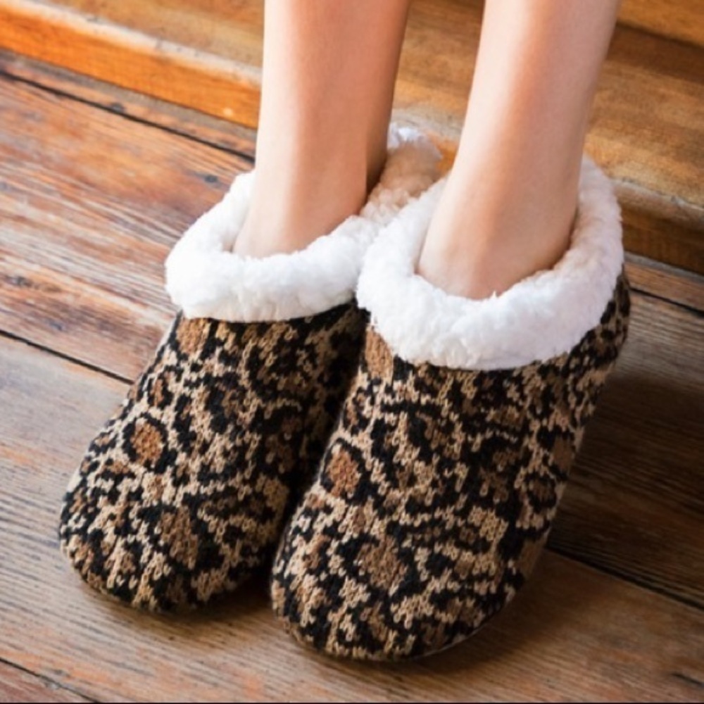 Plush Lined Cheetah Print Slippers